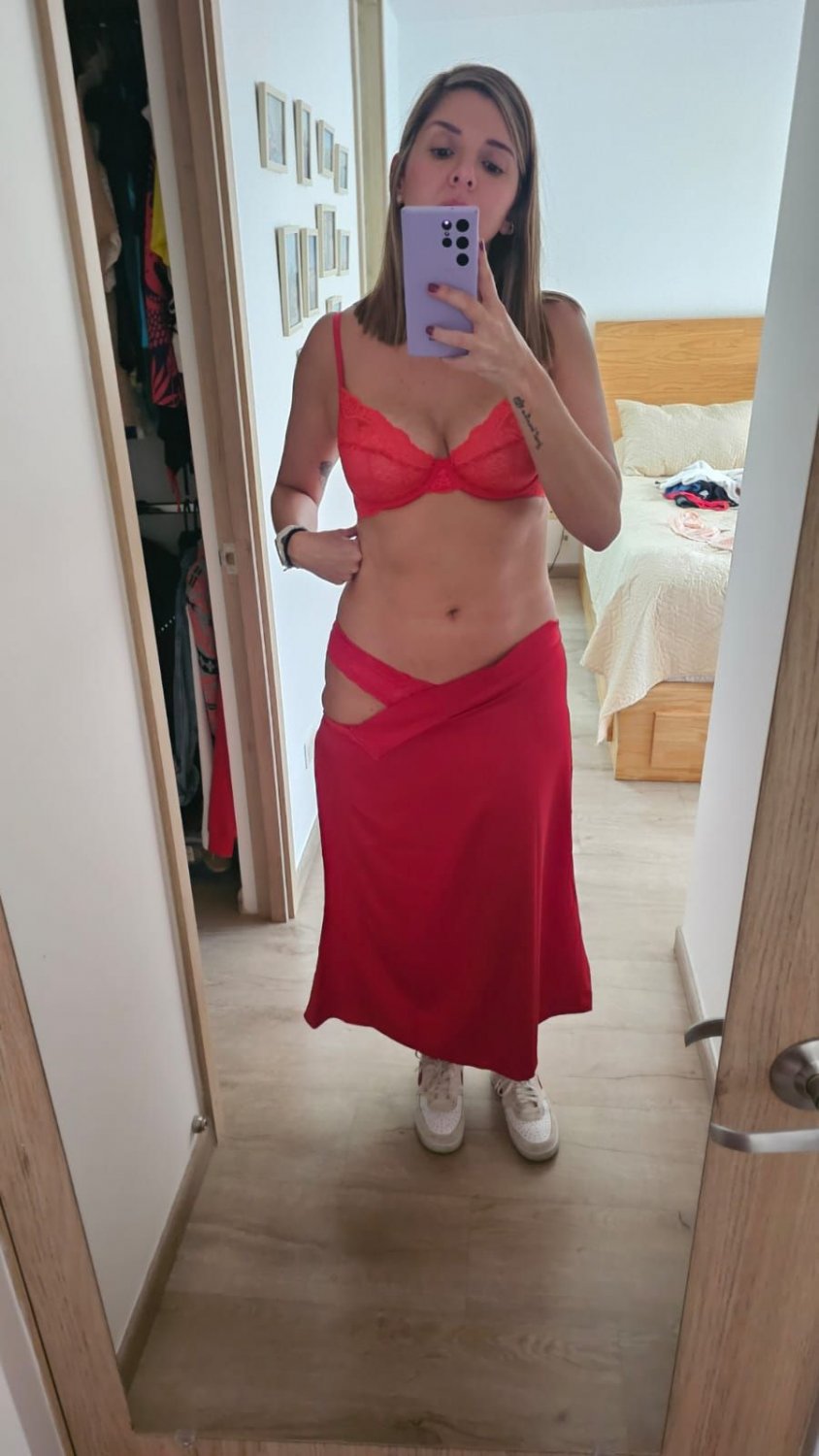 Cuck sent even more of his aunt on kik. Enjoy her while you can #3ltYaNtd